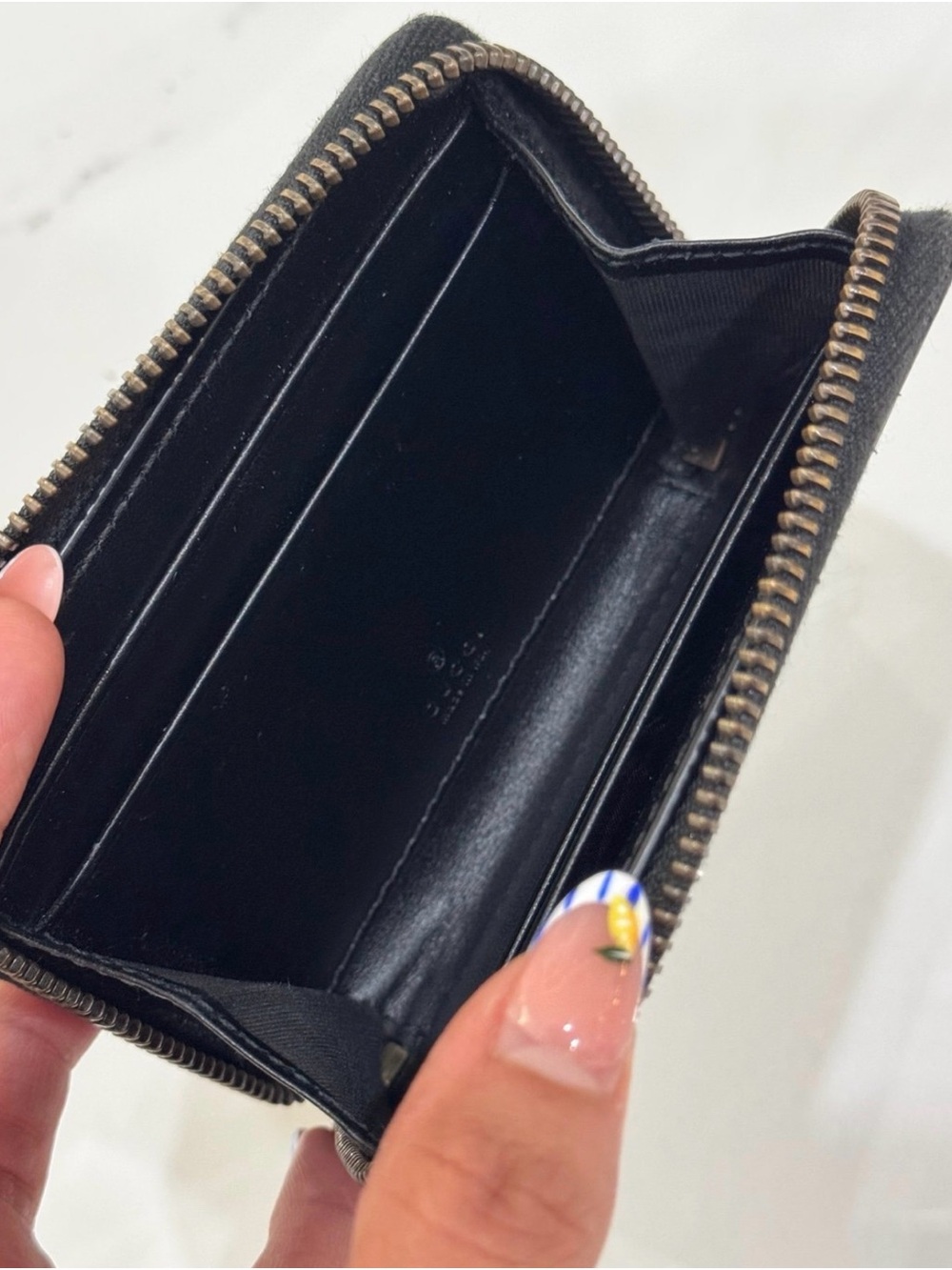 Gucci Black Chevron Leather Zip Card Wallet with Gold GG - Picture 3 of 3